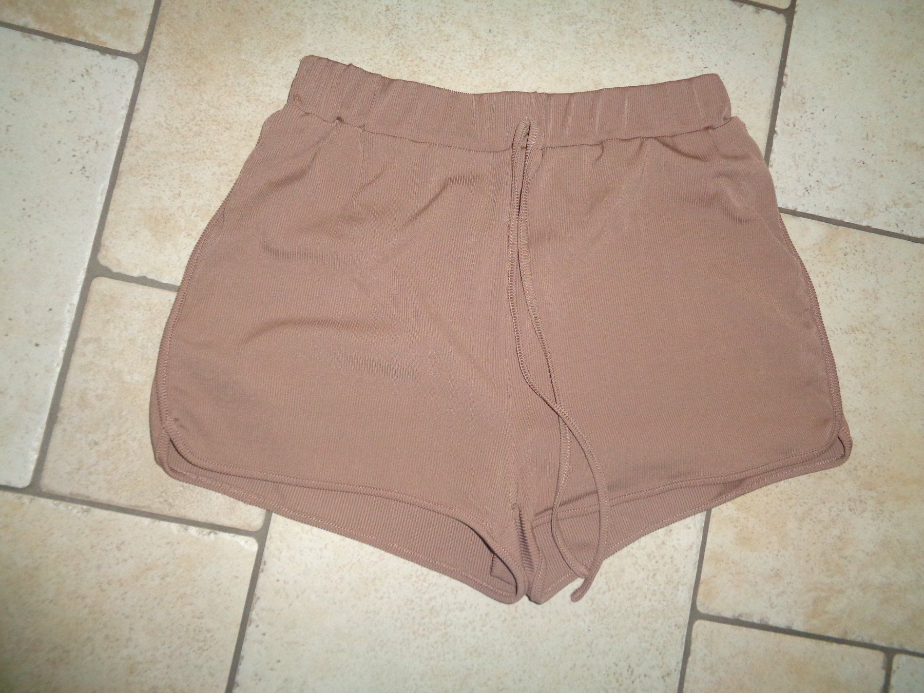 Shein Hosen: Shorts  Shein  Grösse M  38 – Gebraucht aus Kreuzlingen von Robi-2003