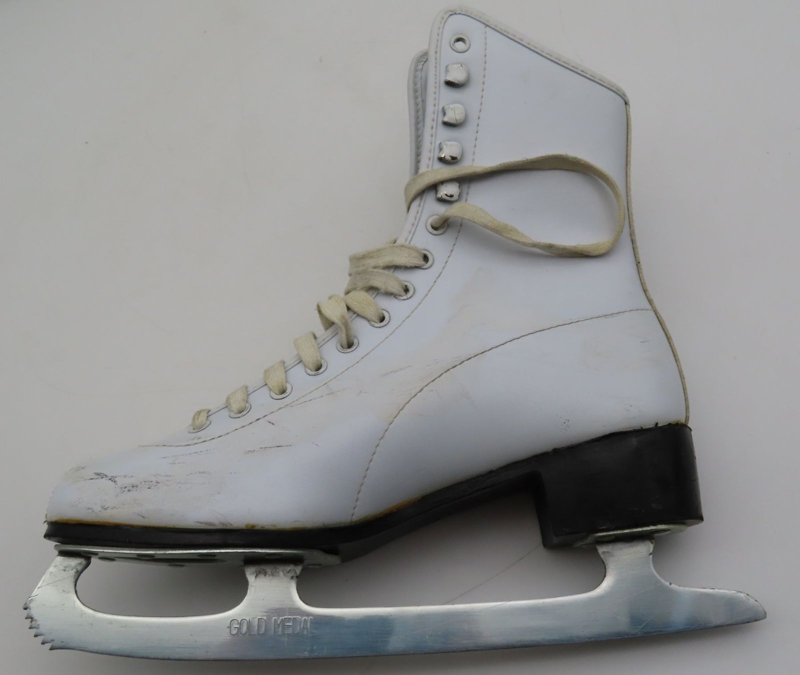 Pattini da ghiaccio: Eiskunstlauf-Schlittschuhe + Tasche – Usato da Reinach BL venduto da WBZ-Flohmarkt 4