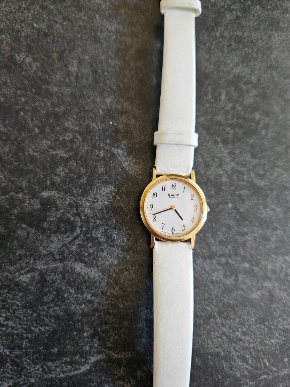 Seiko Orologi: Seiko Quartz weiss mit Lederarmband – Usato da Luzern venduto da FamilieCaGi 1