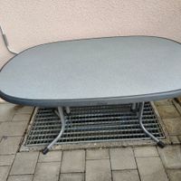 Ovaler Gartentisch gebraucht 140x90x75 Fr. 20.-