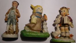 3 SCHÖNE KERAMIK - FIGUREN,--2 JUNGEN UND 1 JUNGE DAME,--