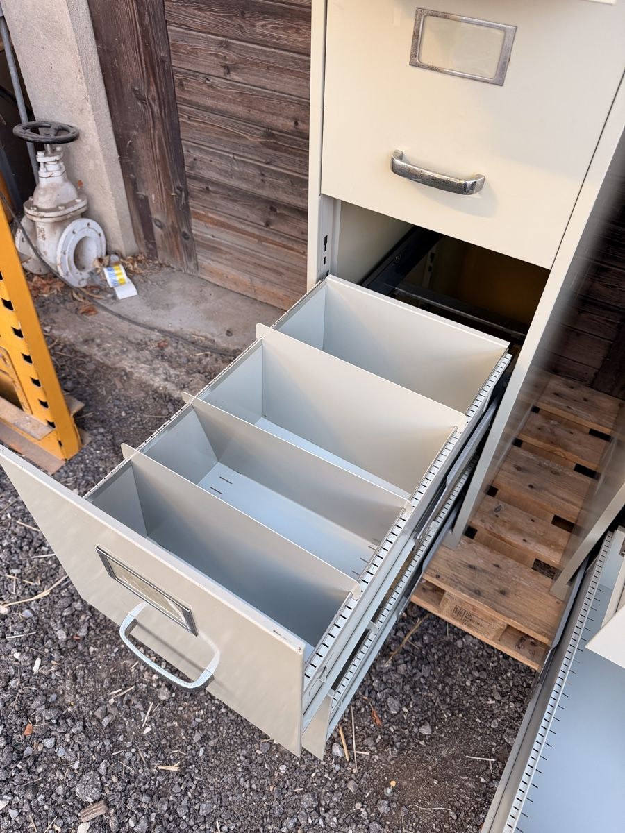Armadi: Metall Schrank – Usato da Kappelen venduto da petelor 3