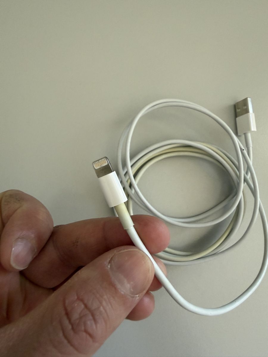 Cavi: Apple Lightning Ladekabel USB Weiss gebraucht – Usato da Hermetschwil-Staff venduto da JamesonAnderson 1