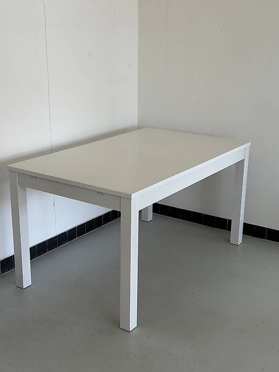 Ikea Tavoli: Table à  rallonge Ikea, 140/196x85 – Usato da Le Lignon venduto da EAS 2