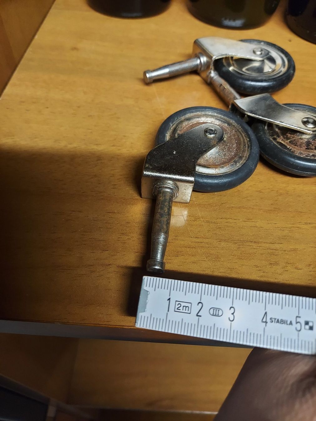 Alle Werkzeuge: 4 Metallräder mit Gummi Eisenwaren gebraucht siehe Bilder – Gebraucht aus Zeiningen von elcanaja 2