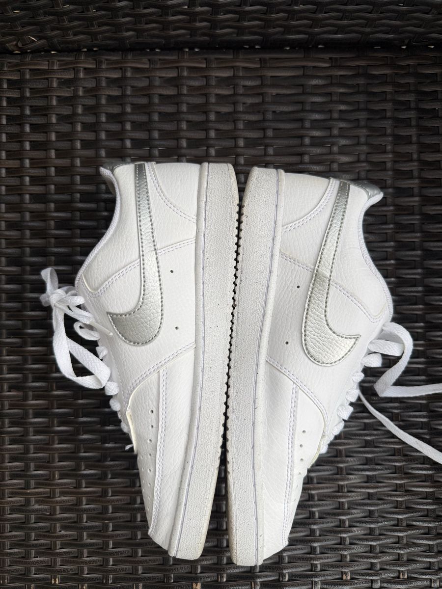 Nike Scarpe da donna: Nike weiss silber Grösse 38 – Usato da Münchenstein venduto da sof_8vcz 1