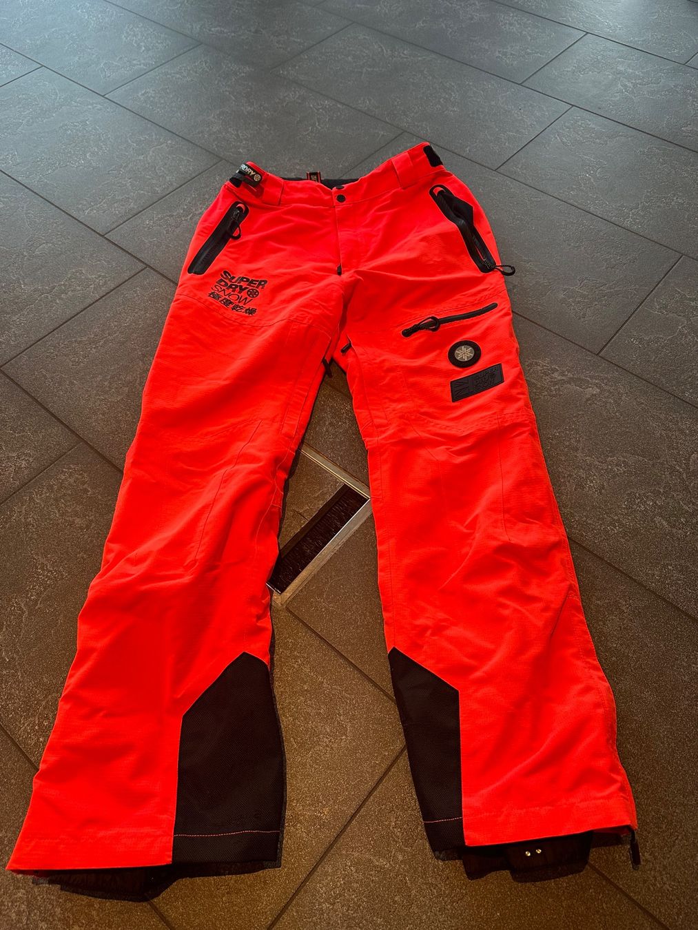 Superdry Giacche: Skijacke & Hose – Usato da Krauchthal venduto da Sukra1 3
