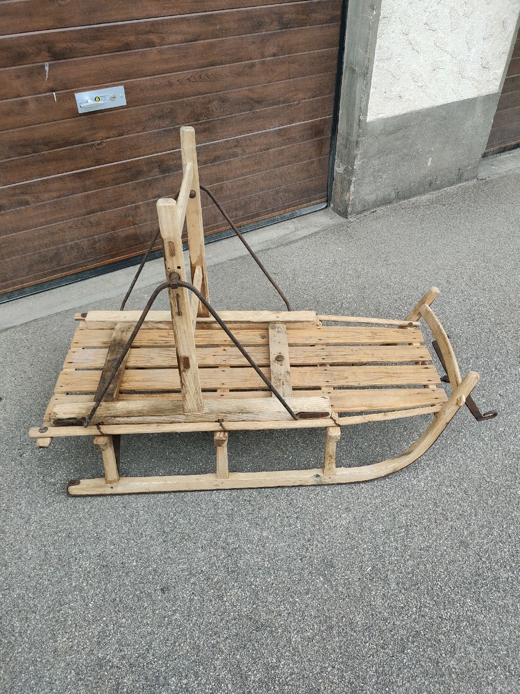 Luge: Antiker Holzschlitten  – D'occasion à Eggiwil par janora02