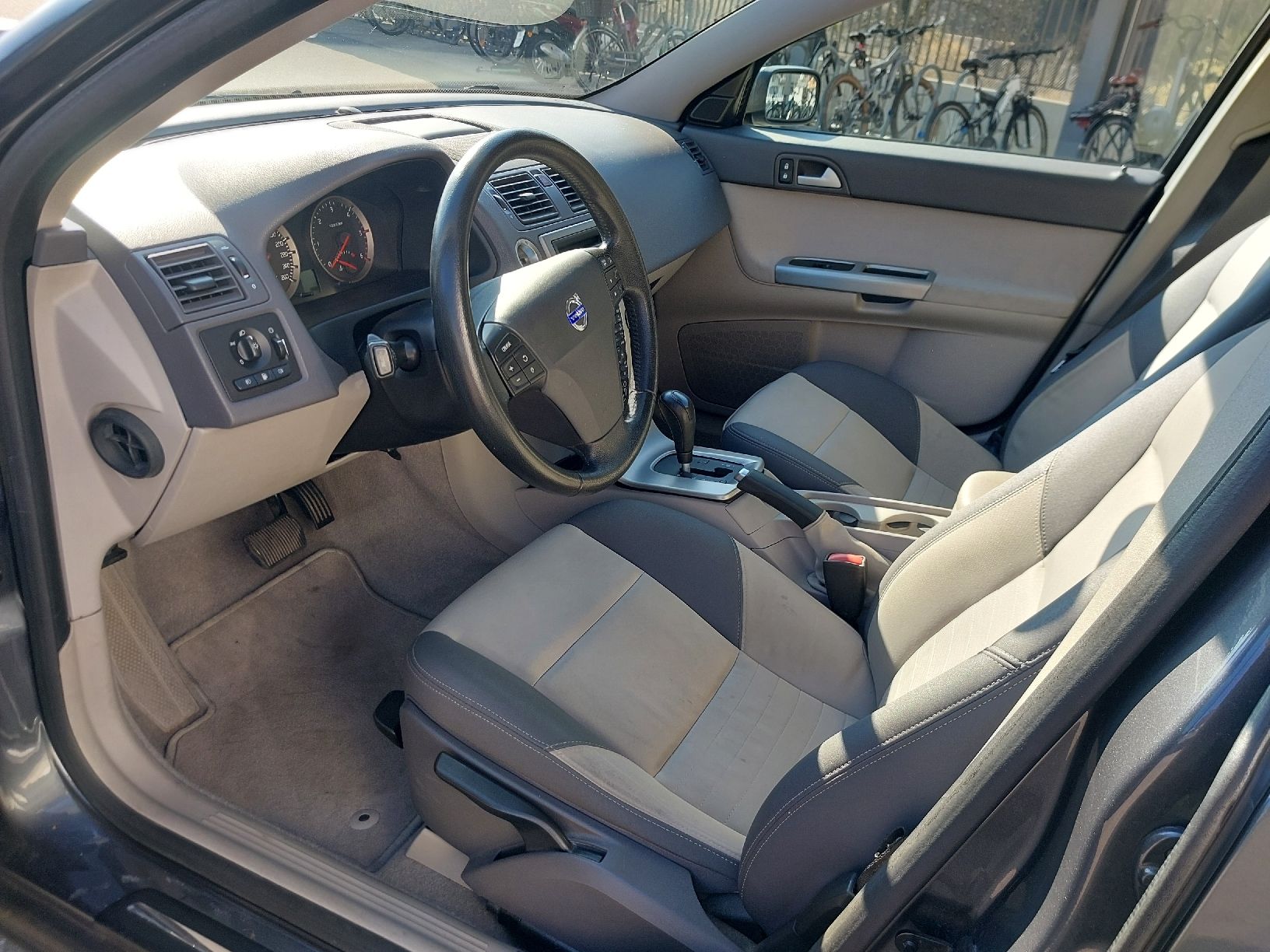 Volvo Autos: Volvo V50 D5 (MFK 10.24) – Gebraucht aus Spiez von  4