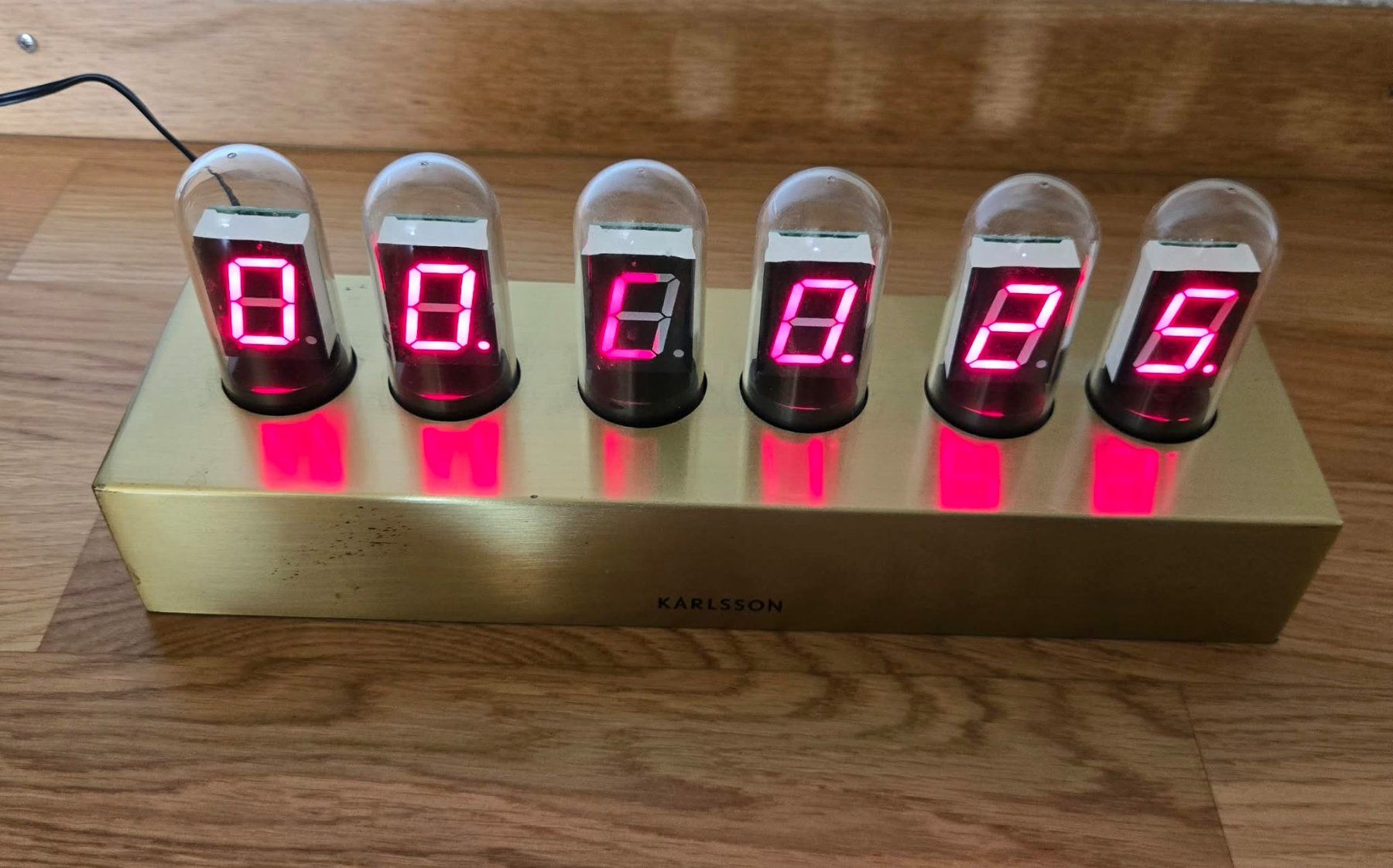 Stand- & Wanduhren: Horloge numérique design KARLSSON – Gebraucht aus Collombey von pie_v5pv 1