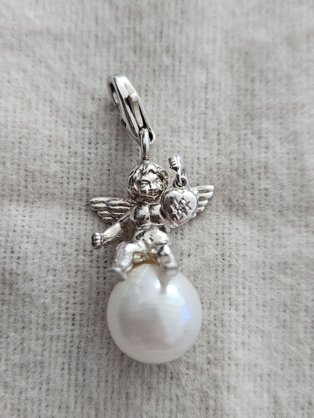 Thomas Sabo Ciondoli: Thomas Sabo Charm Engel mit Herz und Perle – Usato da Bern venduto da Sabulise