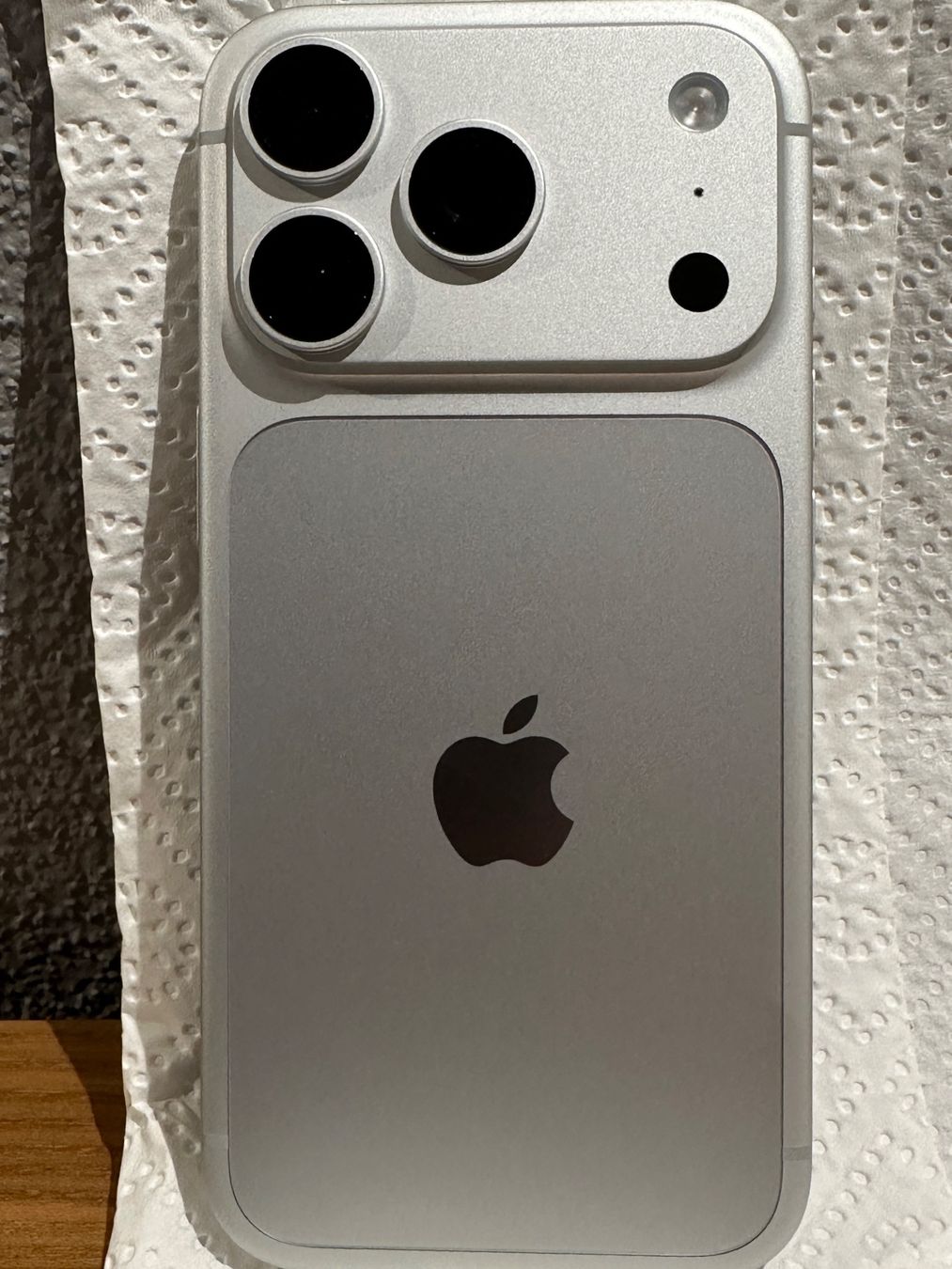 Apple Telefoni cellulari / Smartphones: iPhone 18 Pro 512 GB Silber – Nuovo (secondo la descrizione) da Seuzach venduto da Hkueng 1