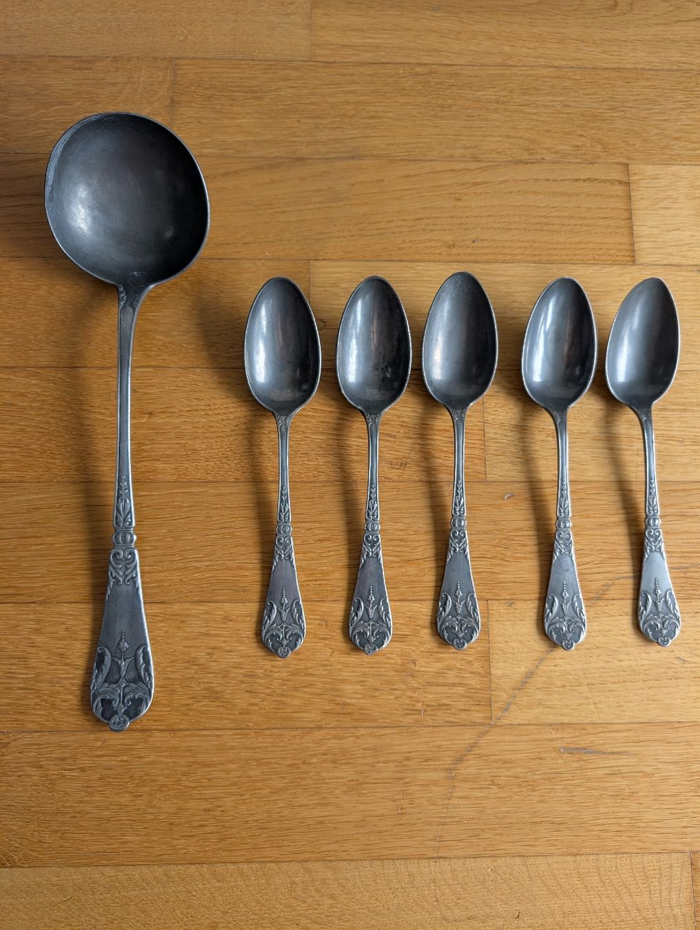 Set di posate: Lot de couverts anciens – Usato da Neuchâtel venduto da lynne_mo 2