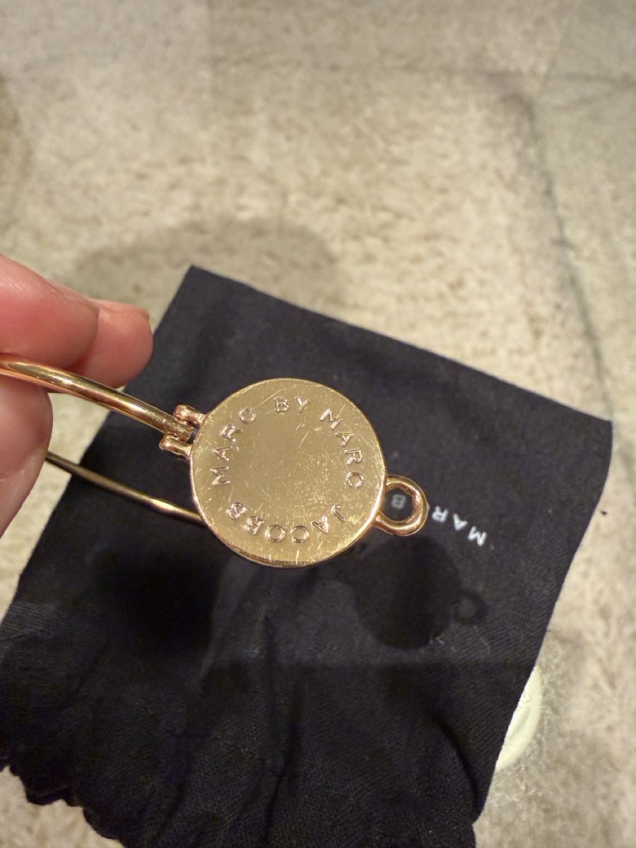 Marc Jacobs Bracciali & Braccialetti: Marc Jacobs Bangle Bracelet - Stylish Accessory – Usato da Schwyz venduto da ann_5w8m