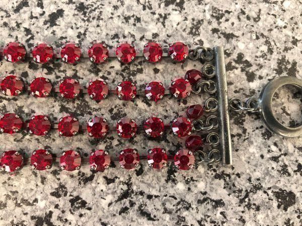 Bracciali & Braccialetti: 4-REIHIGES ROTES FUNKELNDES ARMBAND – Usato da Meggen venduto da Meggeni 1