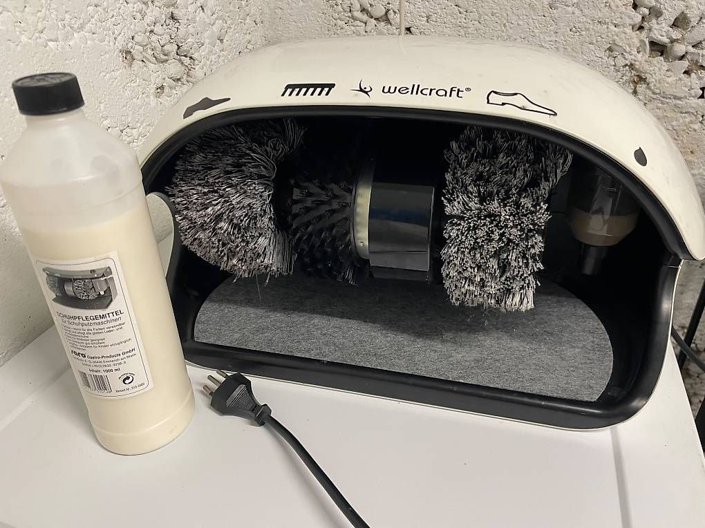 Tutte le macchine: Schuhputz-Maschine – Usato da Zürich venduto da Baral1234
