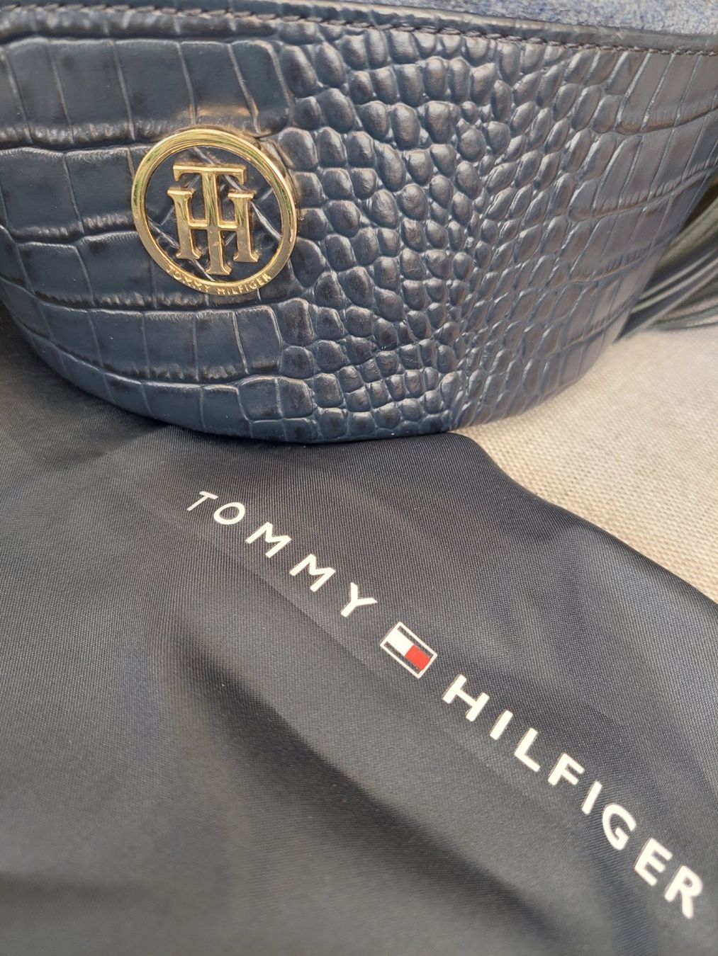 Tommy Hilfiger Sacs femmes: Tommy Hilfiger Tasche – Neuf (Voir description) à Flurlingen par Atea8 5