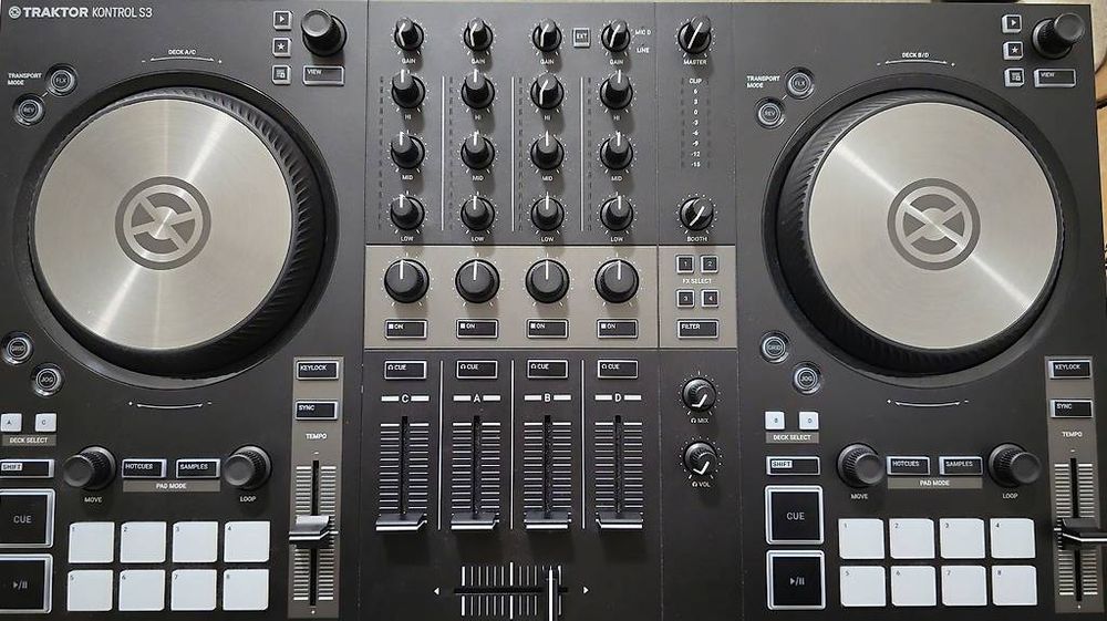 Console di mixaggio: Consolle dj  – Usato da Paradiso venduto da coe_2kvx