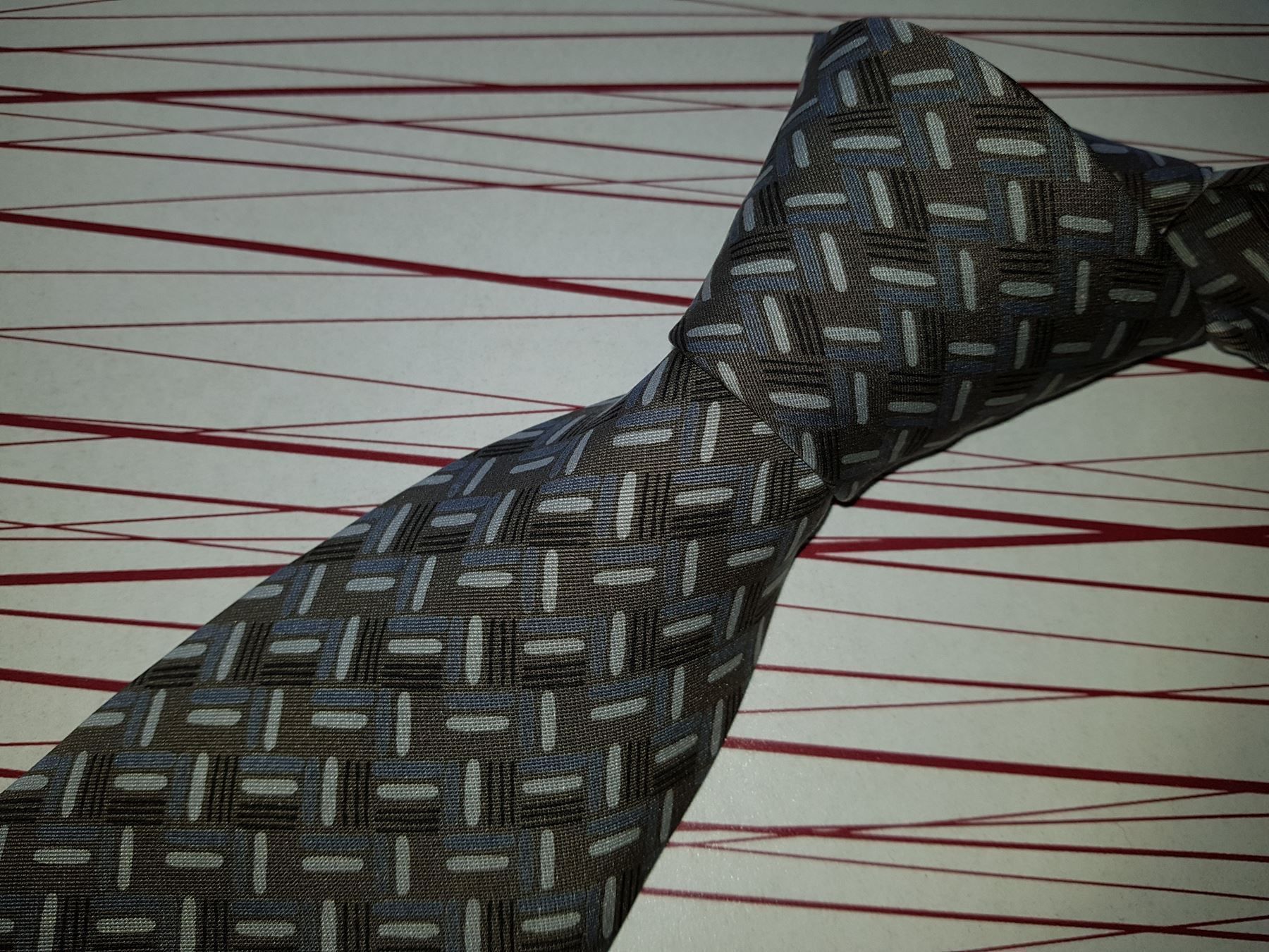 Lanvin Cravatte: LANVIN Cravate en soie / seiden Krawatte – Usato da Cossonay-ville venduto da Super-Price-Quality