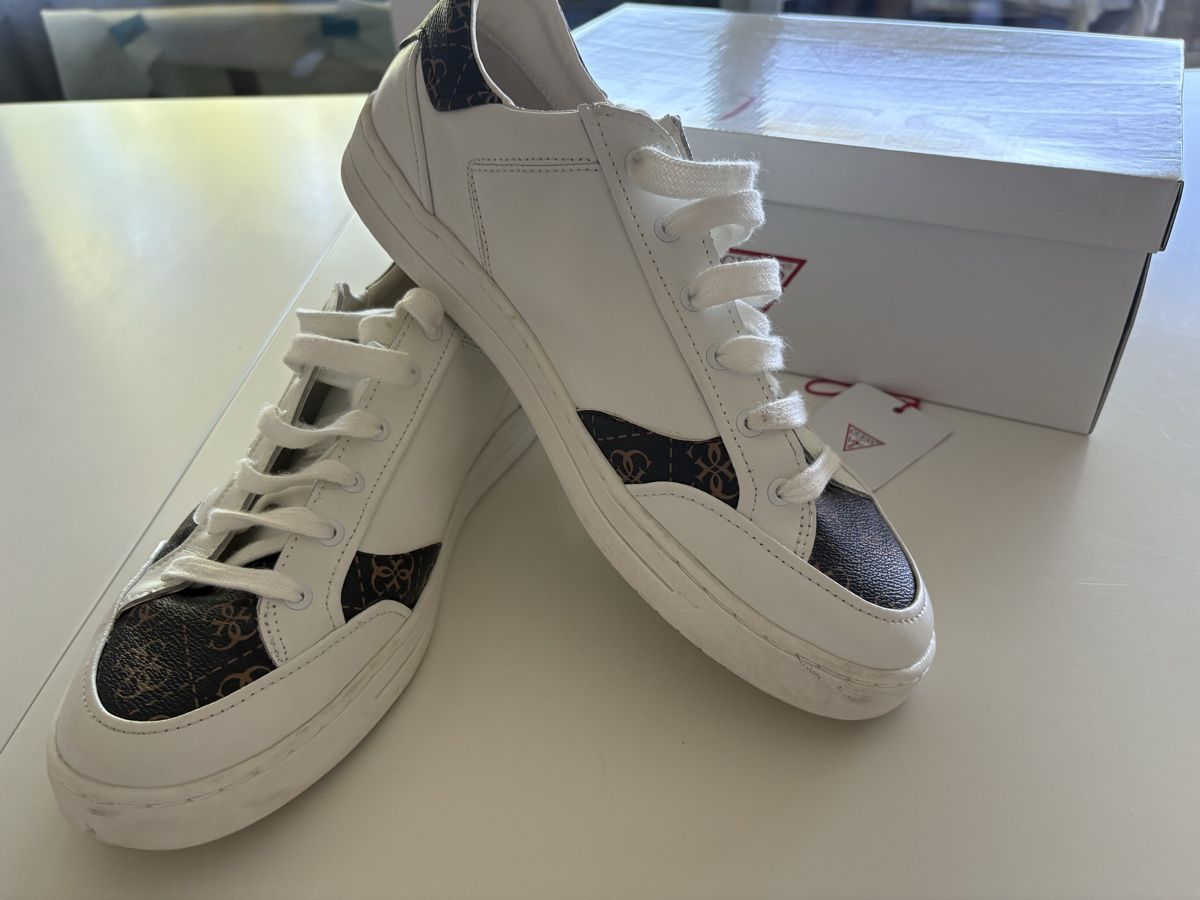 Guess Scarpe da uomo: GUESS Herren-Sneaker 44 – Usato da Büron venduto da Flor2009 1