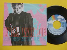 Kim Wilde – You Keep Me Hangin' On