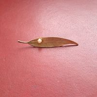 Brosche Blatt mit Perle vergoldet Vintage 5.5 cm
