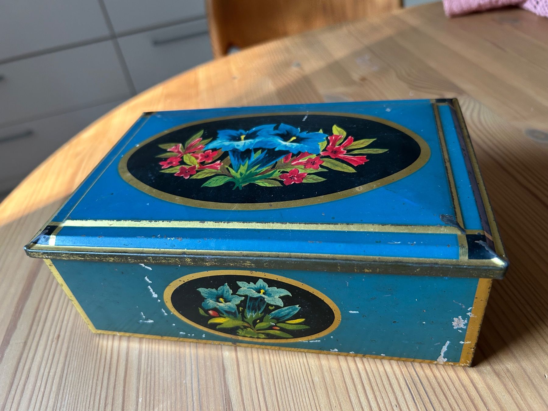 Recipients et similaires: Uralte Merkur-Biscuit-Dose – D'occasion à Eschenz par glaro14