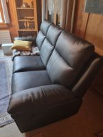 Schwarzes Ledersofa mit Relaxfunktion, gut erhalten, 3-Sitze
