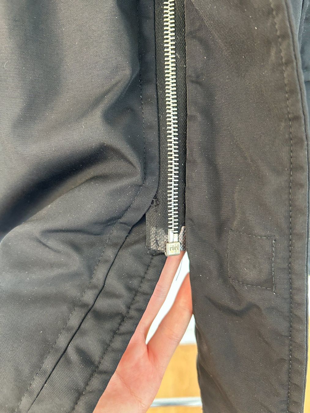 Hermès Mäntel: Hermès Black Nylon Parka Jacket – Gebraucht aus Bern von kurtikobolt74 3