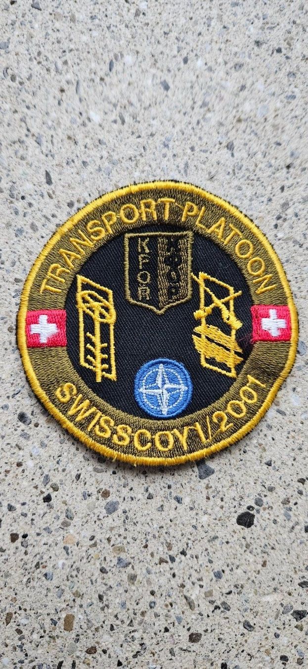 Schweizer Armee Placchette & Badge: *** Swisscoy Badge  *** – Nuovo e nell'imballaggio originale da Riedholz venduto da fr_sIruP