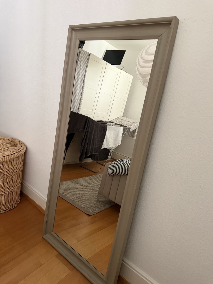 Ikea Spiegel: Standing mirror light greige frame good condition – Gebraucht aus Zürich von ker_d7gj 1