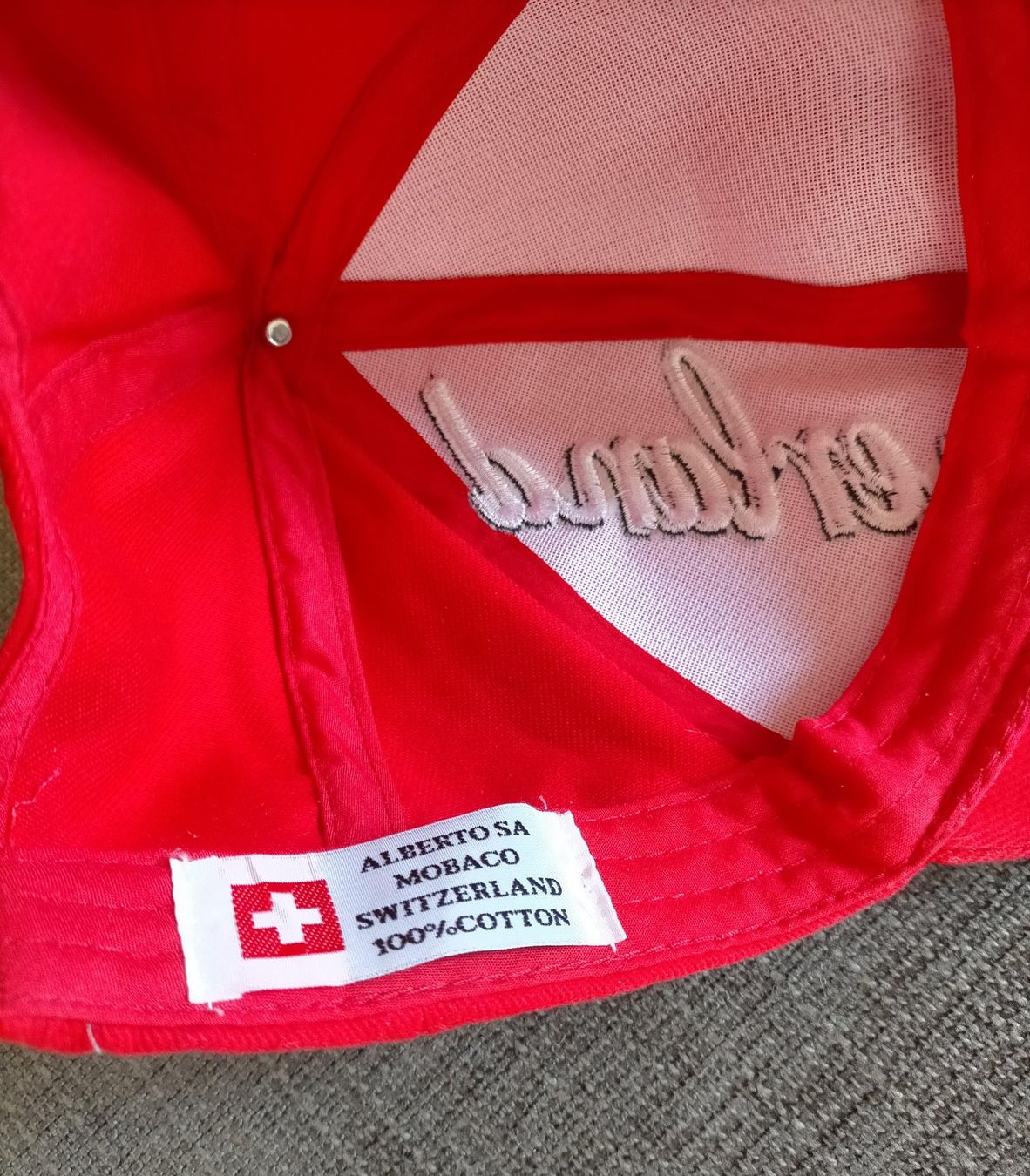 Autres vêtements & accessoires: Schweizer Kappe – Neuf avec emballage d'origine à Zürich par nachoazofra 3