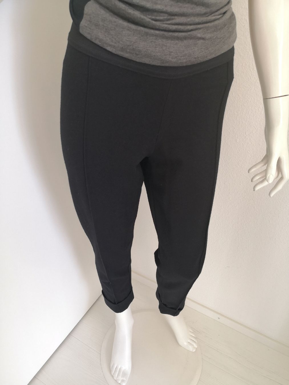Mango Pantaloni: 🤩 MANGO STRETCH HOSE SCHWARZ MIT ELASTBAND – Usato da Olten venduto da Naja-Twins-Twins 4