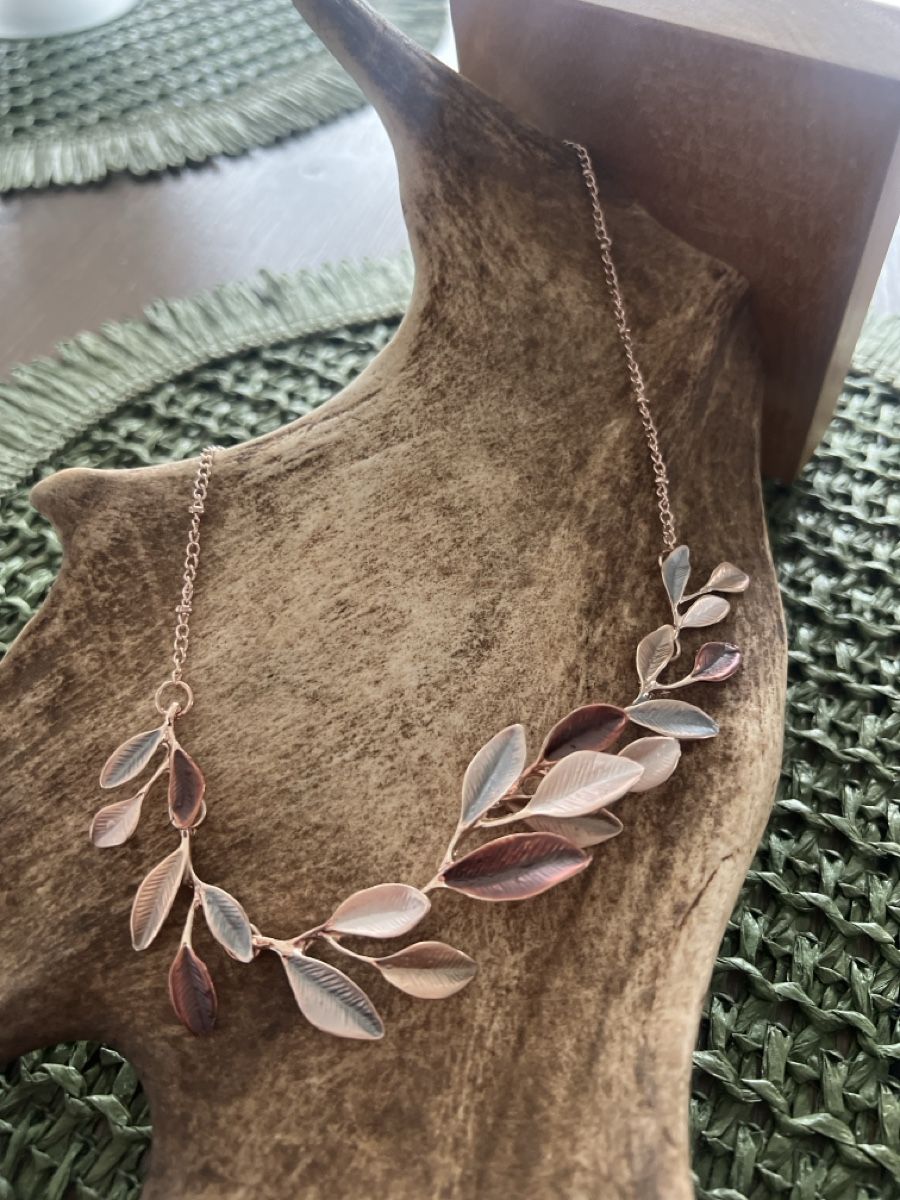 Ketten: Modische Blatt-Kette in Roségold – Neu (gemäss Beschreibung) aus Seon von Sunny-Schmuck78