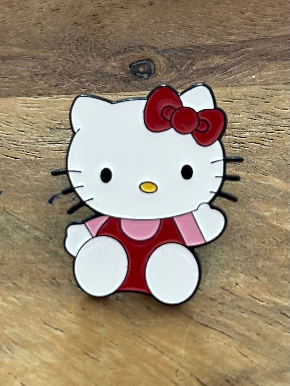 Plaquettes & Badges: Pin Hello Kitty – Neuf avec emballage d'origine à Geneve par vane267