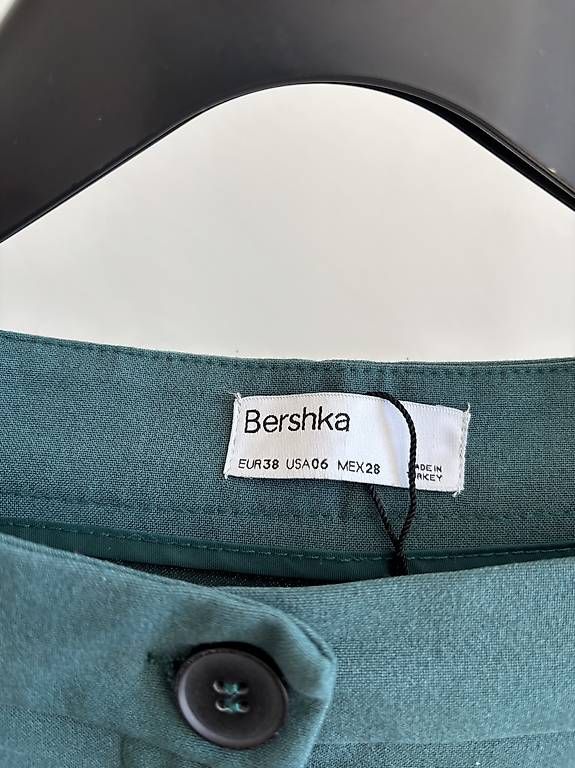 Pantaloni: High waist Hose  – Usato da Alpnachstad venduto da mar_6ckd 1