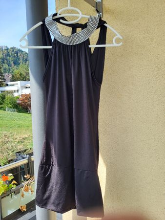 Damen Top/ Tunika, schwarz mit Steinen am Kragen Grösse M