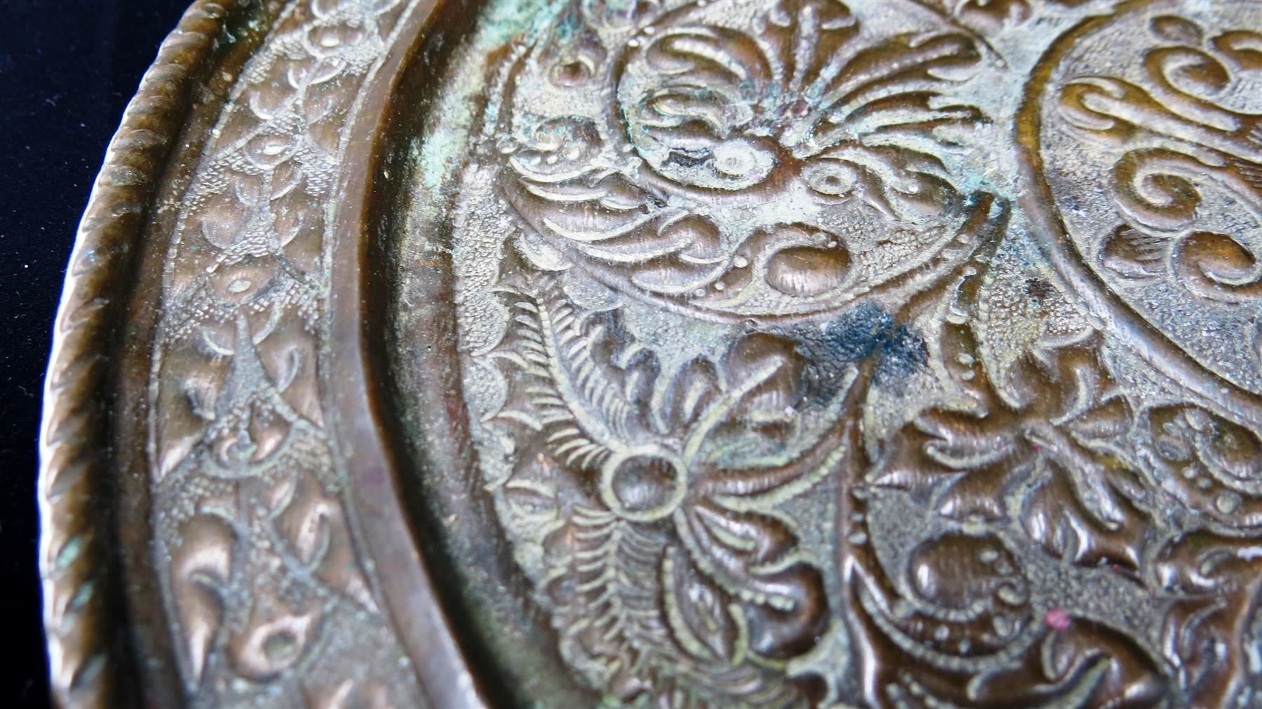 Piatti di portata: Kunstvoller Teller Kupfer, Getrieben – Usato da Arisdorf venduto da Liquidus 3