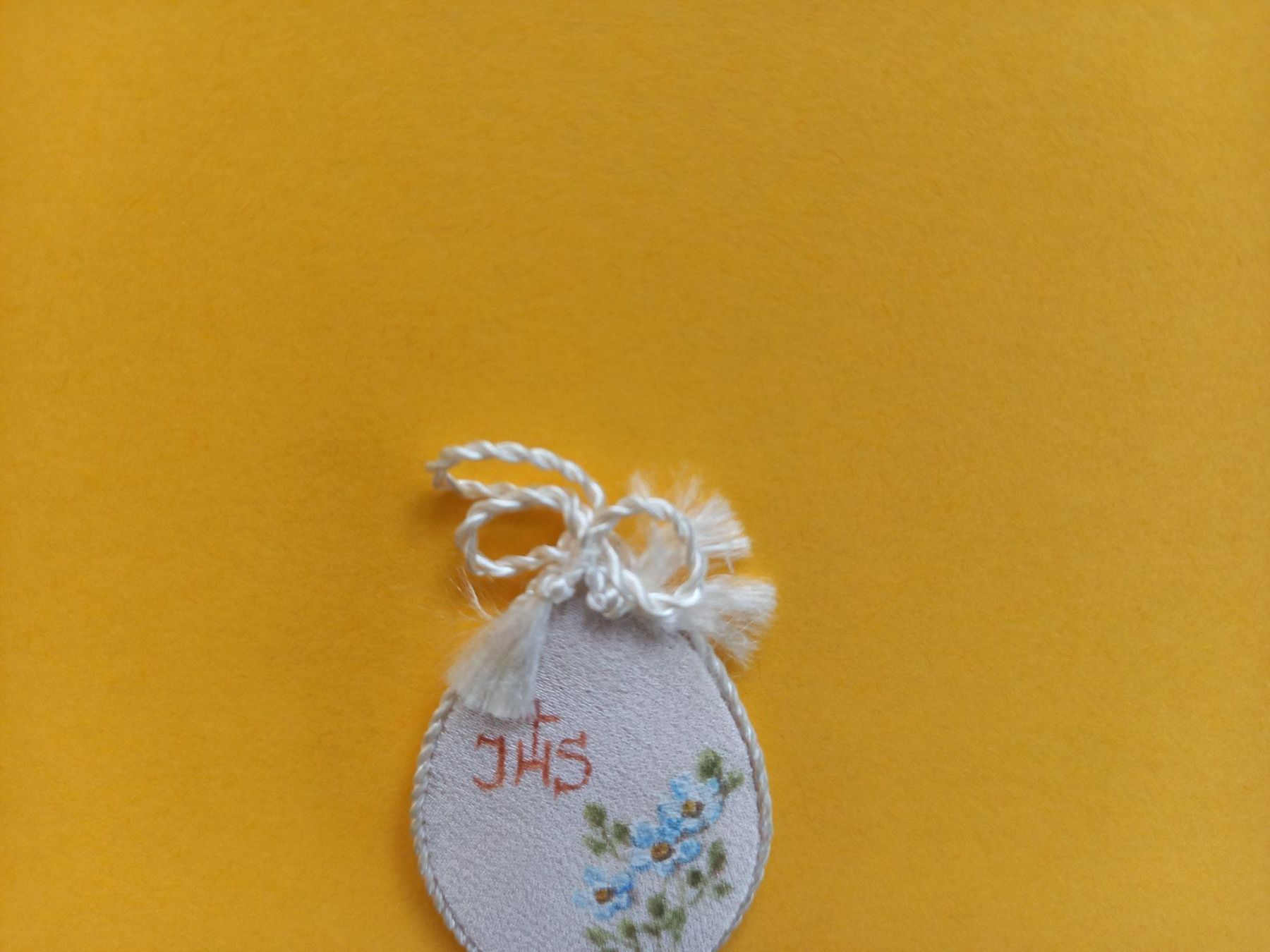 Tutte le decorazioni: Agnus Dei brodé à la main – Usato da Rossens FR venduto da Souris1 2