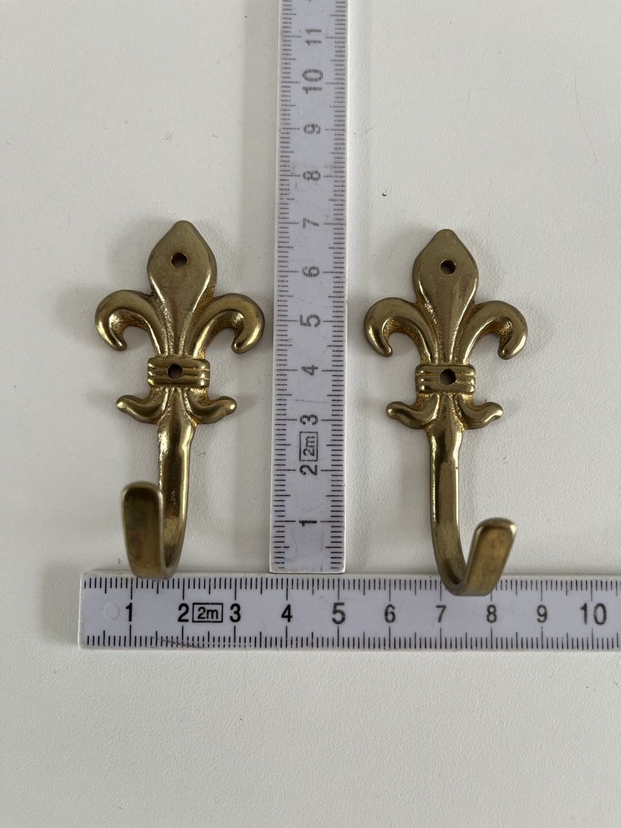 Eisenwaren: 2 Stk. Haken / Fleur de Lis / Messing  – Gebraucht aus Wetzikon ZH von seli03 3