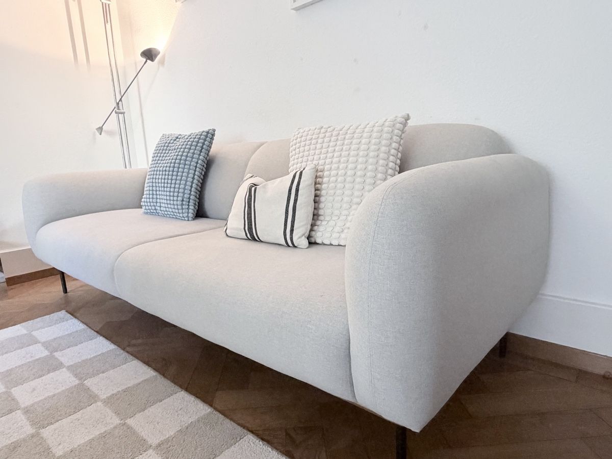 Maisons du monde Divani: 3-Sitzer Sofa Maisons du Monde hellgrau Eichenrahmen – Usato da Oberrohrdorf venduto da Bebbuu 2