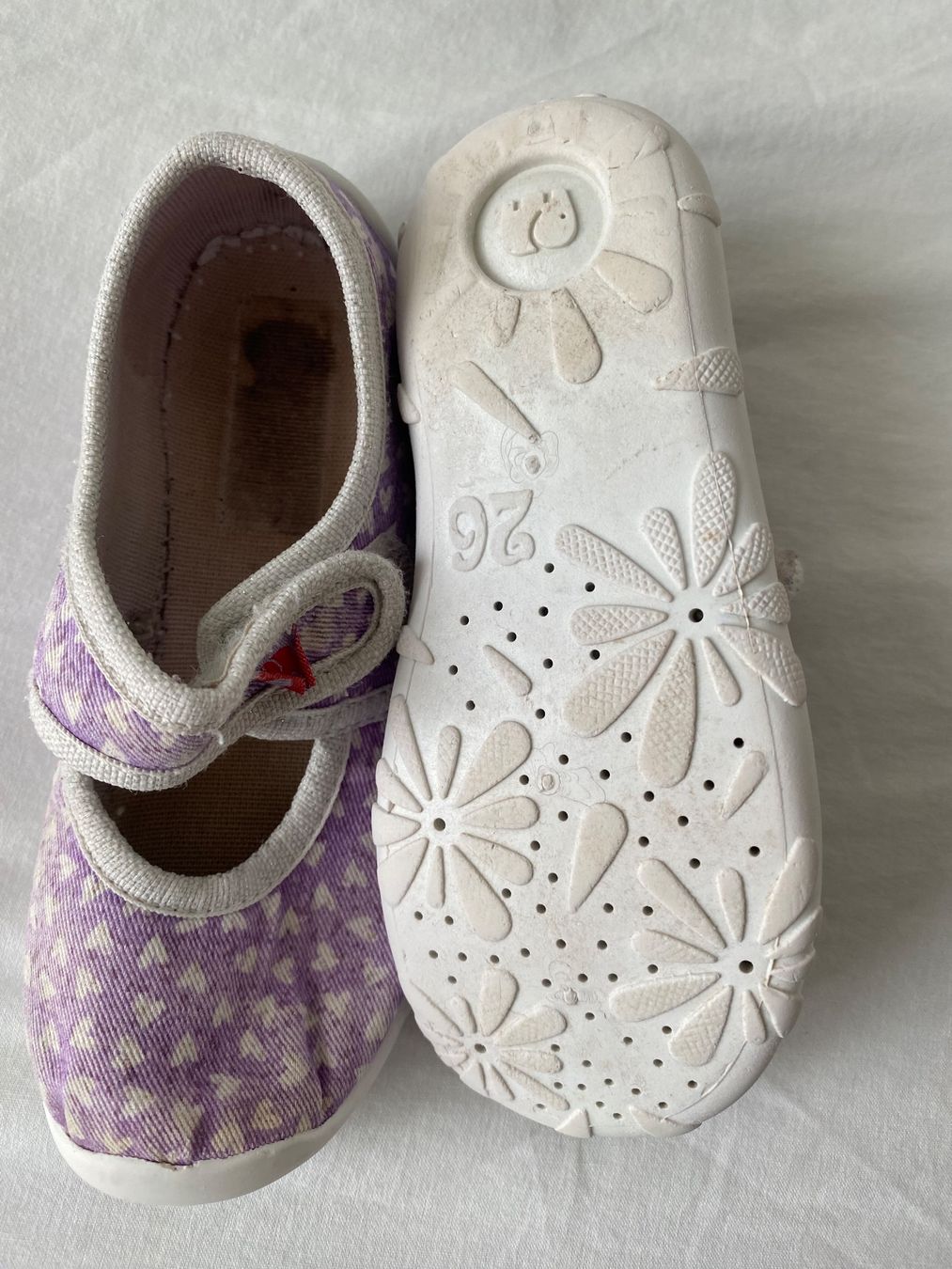 Scarpe per ragazze: Kinder Hausschuhe, 26, Lila Muster – Usato da Dübendorf venduto da son_hy5t 1