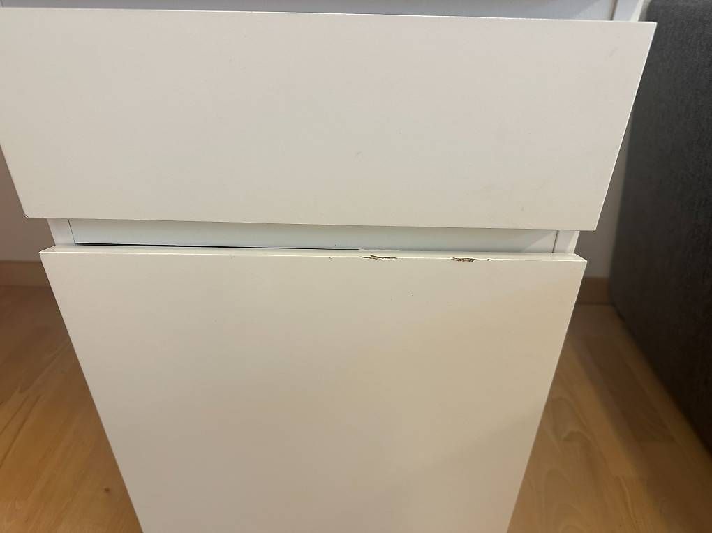 Ikea Scrivanie: Ikea Malm Schreibtisch (Gratis) – Usato da Luzern venduto da tom_zzfx 3