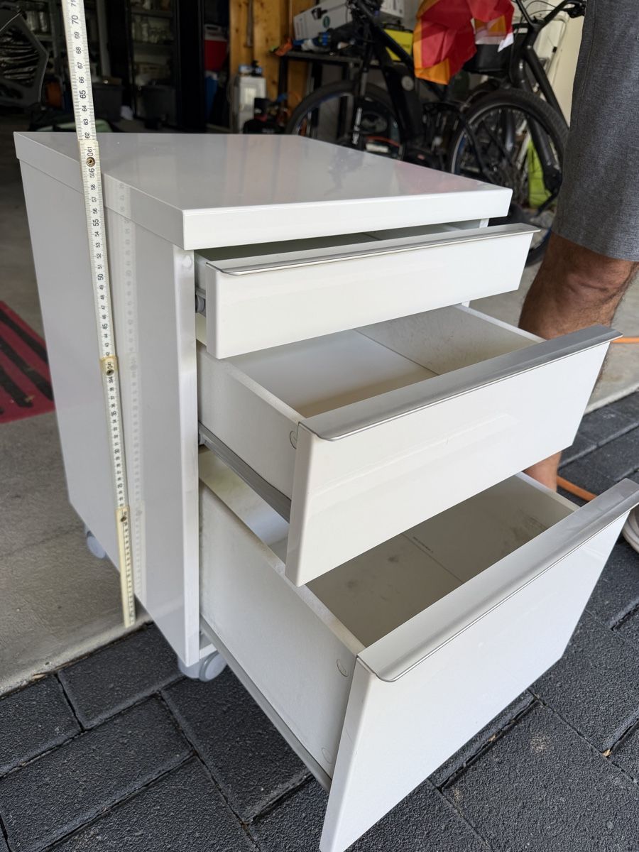 Ikea Eléments de bureau: Ikea Rollcontainer mit 3 Schubladen – D'occasion à Allschwil par ngo_5n2n 1