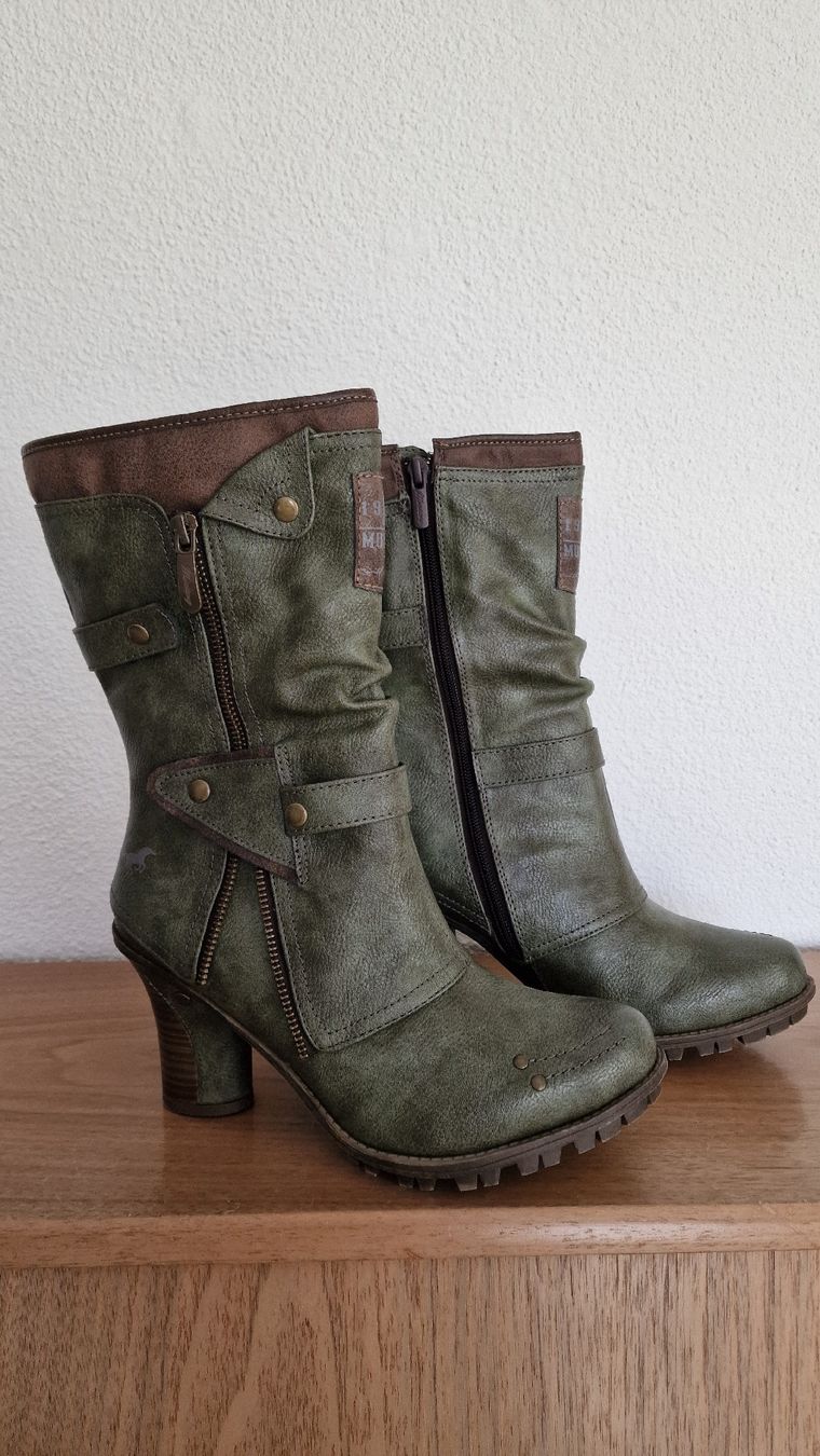 Mustang Scarpe da donna: Mustang Stiefel Gr. 39 oliv – Nuovo (secondo la descrizione) da Zofingen venduto da stm_dl82