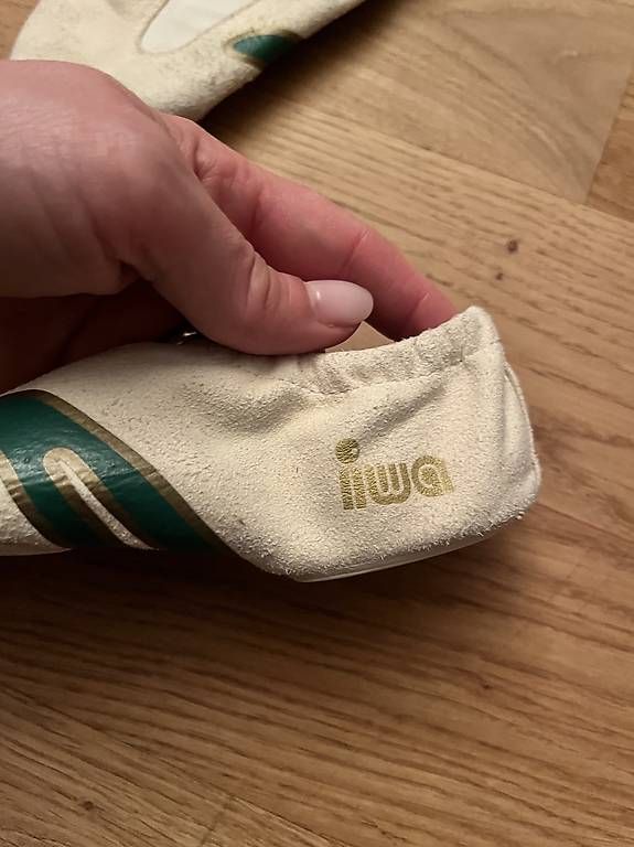 Scarpe da uomo: Iwa Kunstturnschuhe Gr. 31 – Usato da Oberwil b. Zug venduto da mic_9ct5 2
