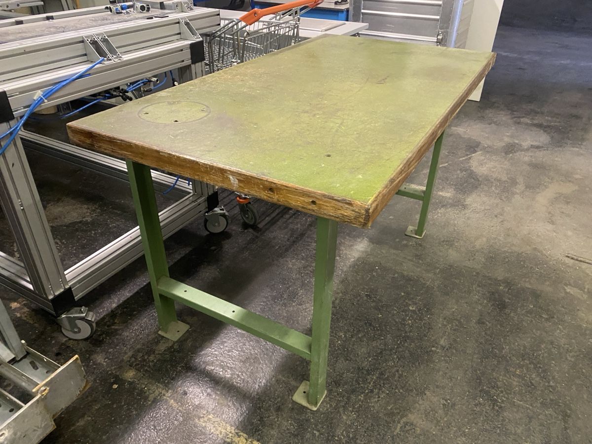 Banchi da lavoro: Massiver Werkbank ab 1.- – Usato da Wabern venduto da HK-Design 1