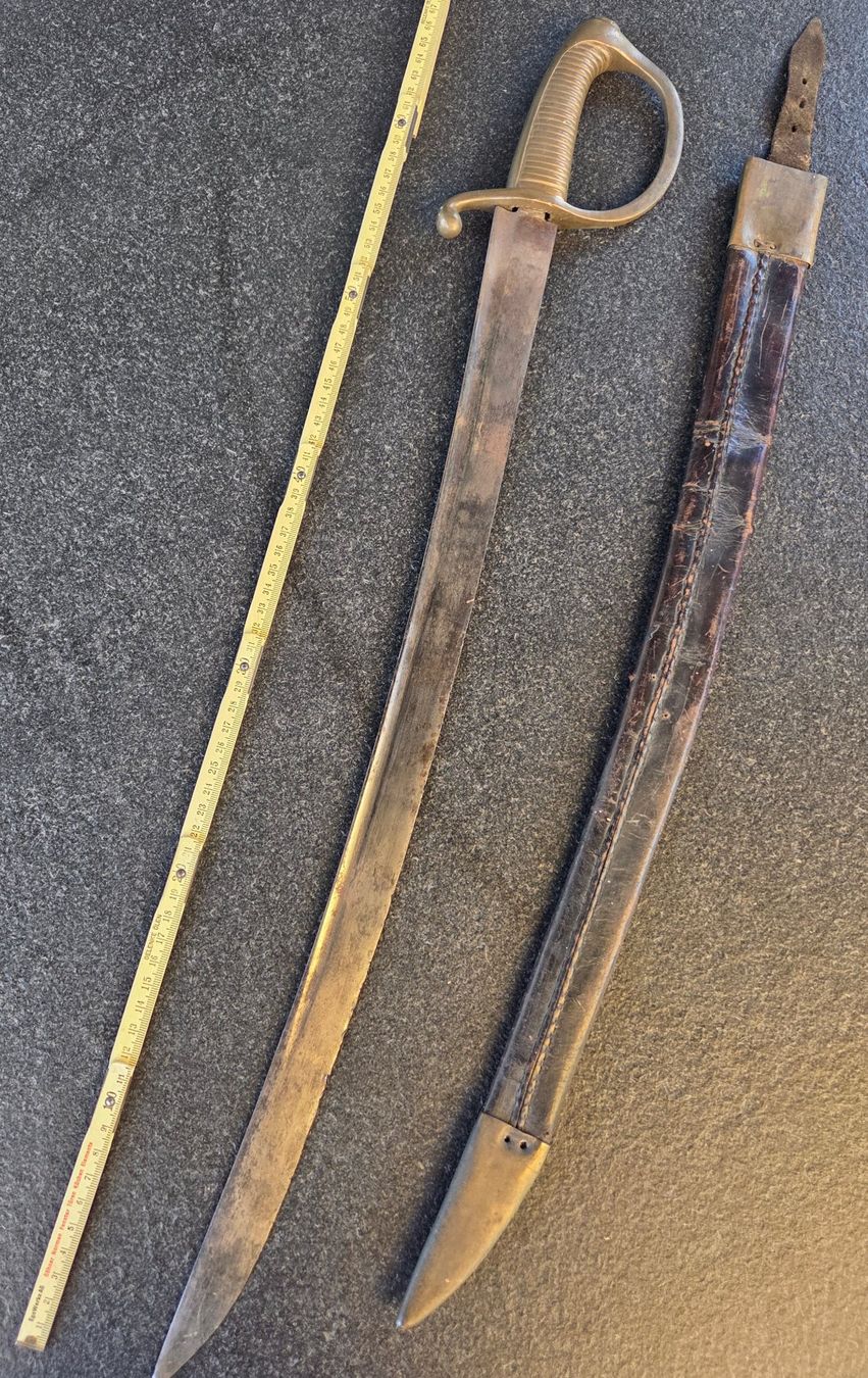 Stichwaffen: Antiker Säbel mit Scheide – Gebraucht aus Dübendorf von Cheibeguet