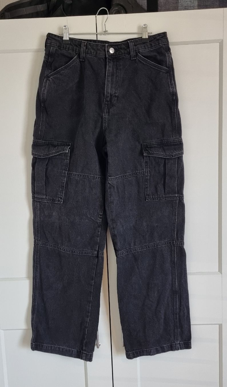 H&M Jeans: H&M Cargo Jeans, dunkelgrau, Grösse 40 – Usato da Düdingen venduto da 20m_f8bn