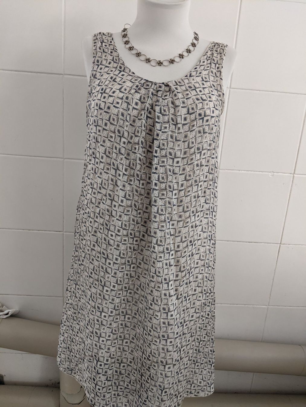 Vestiti: Damenkleid GR 38 – Usato da Langnau am Albis venduto da Judithsebi